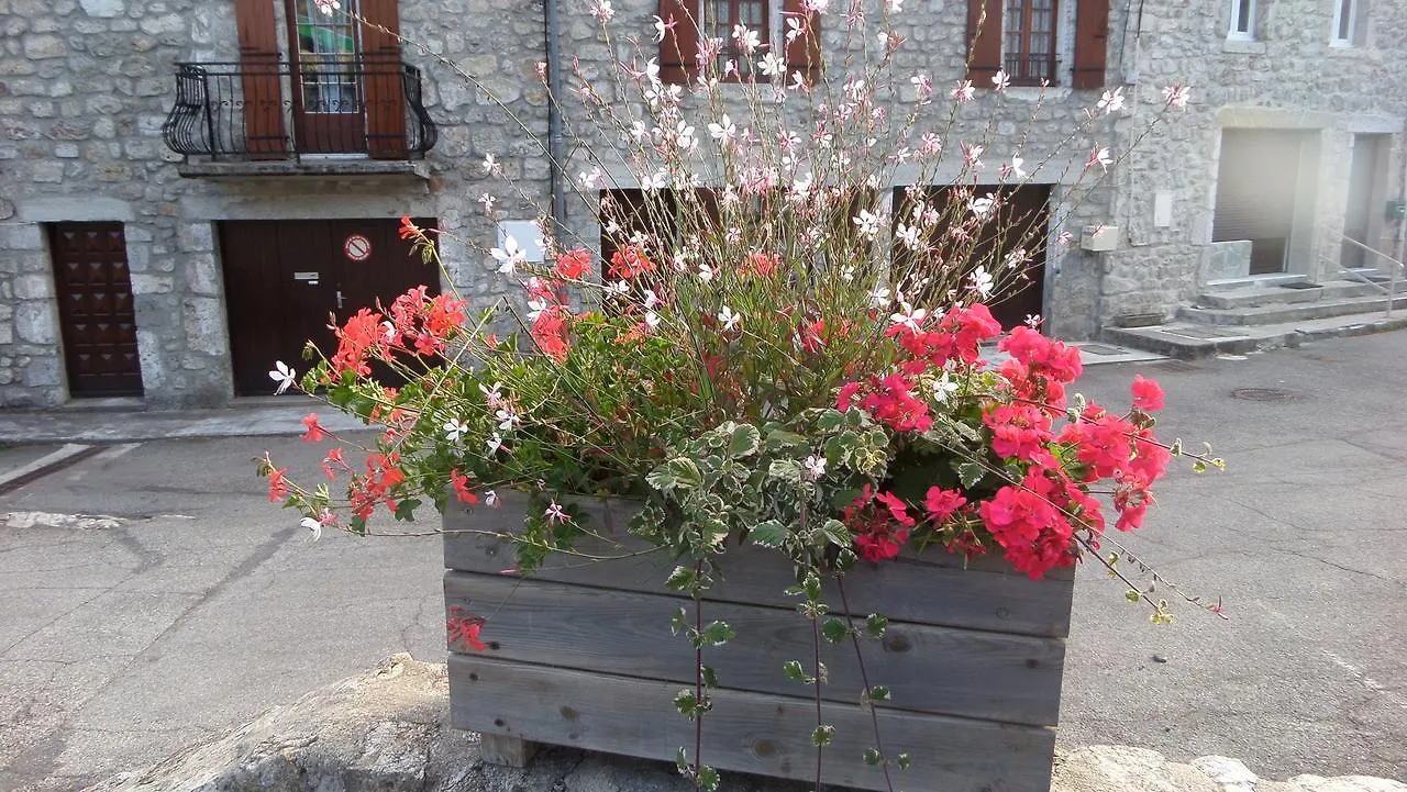 Hotel La Renaissance à Saint-Cirgues-en-Montagne